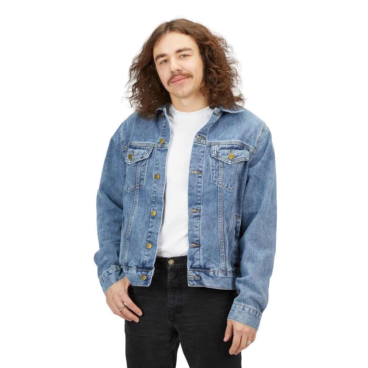 Manche Trends kommen und gehen. Jeansjacken bleiben.